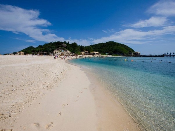 蜈支洲岛